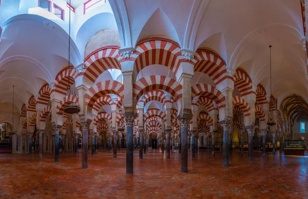Cordoba Spagna Maggio 2021 Archi Pilastri Della Cattedrale Della Mezquita — Foto Stock