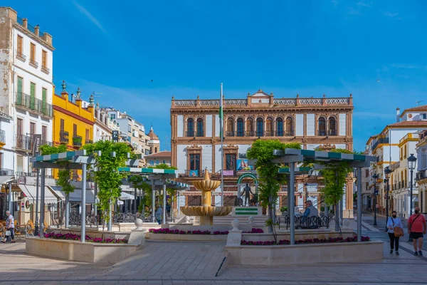Ronda, İspanya, 22 Mayıs 2021: İspanyol kenti Ronda 'da Plaza del Socorro