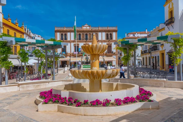 Ronda, İspanya, 22 Mayıs 2021: İspanyol kenti Ronda 'da Plaza del Socorro