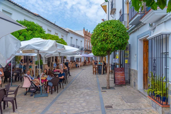 Zahara, İspanya, 22 Mayıs 2021: Eski İspanyol şehri Zahara 'da beyaz cadde