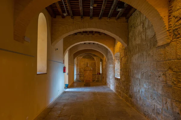 Tarifa, İspanya, 23 Mayıs 2021: İspanya 'nın Tarifa kentinde Castillo de Guzman el Bueno' nun iç kesimi
