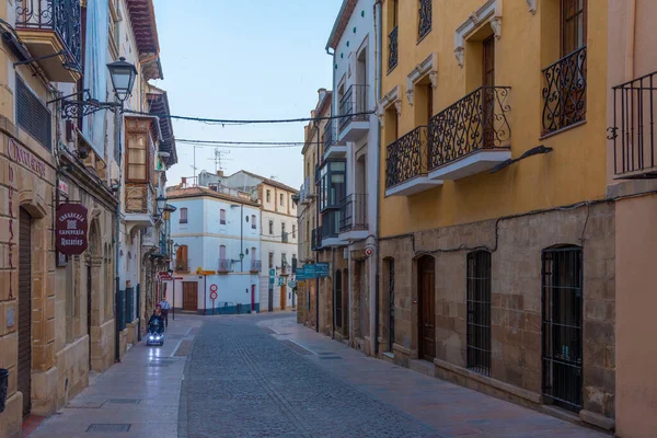 Ubeda, İspanya, 25 Mayıs 2021: Eski İspanyol şehri Ubeda 'da sokak