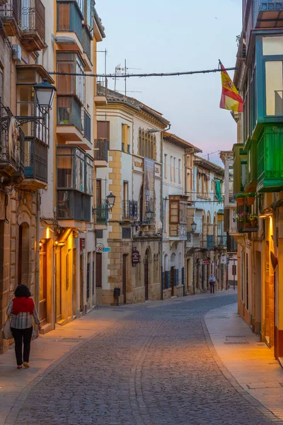 Ubeda, İspanya, 25 Mayıs 2021: Eski İspanyol şehri Ubeda 'da sokak