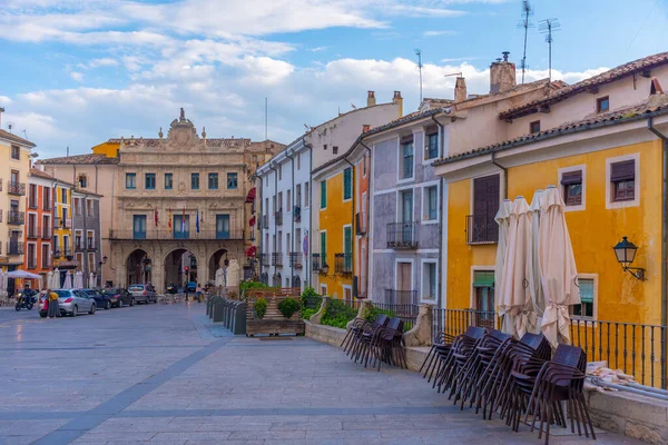 Cuenca, İspanya, 26 Mayıs 2021: İspanyol kenti Cuenca 'nın Plaza Belediye Başkanı