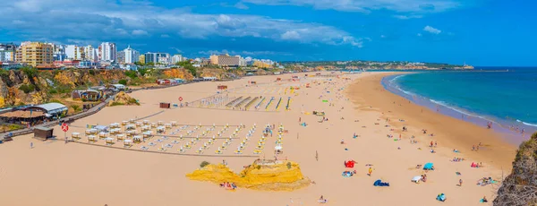 Portimao, Portekiz, 19 Haziran 2021: Portekiz 'de Praia da Rocha manzarası