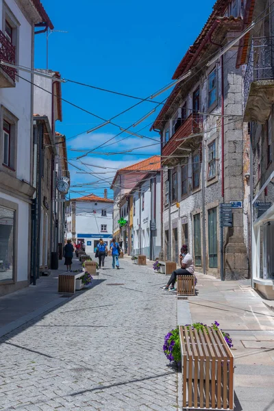 Guarda, Portekiz, 4 Temmuz 2021: Portekiz 'in eski Guarda kentindeki Dar Sokak.