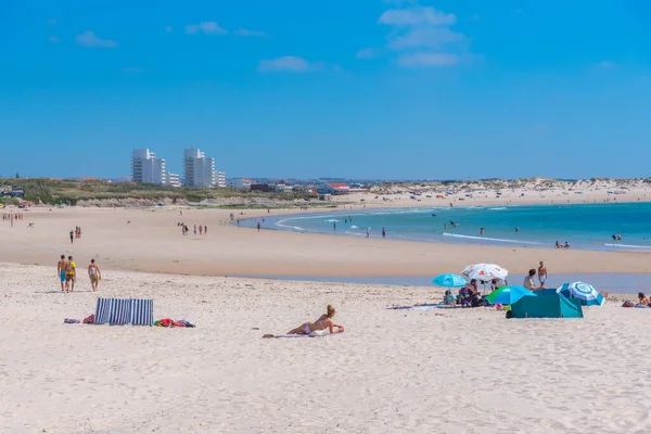 Peniche Portugal Julio 2021 Gente Está Disfrutando Día Soleado Playa — Foto de Stock