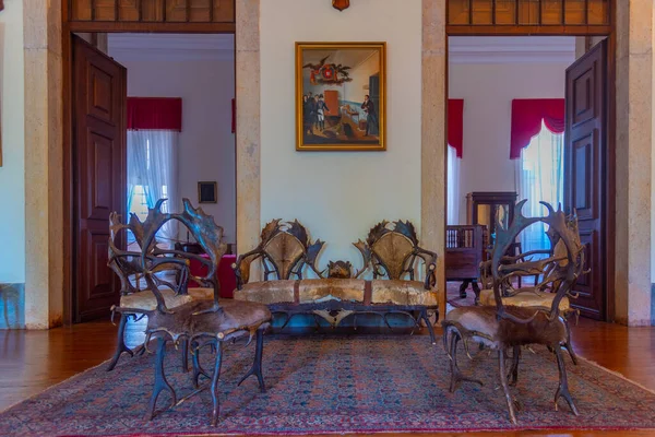 Mafra, Portekiz, 30 Haziran 2021: Portekiz 'deki kraliyet sarayının içindeki odalar.