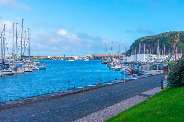 Horta, Portekiz, 28 Haziran 2021: Portekiz 'in Horta limanındaki yatlar.