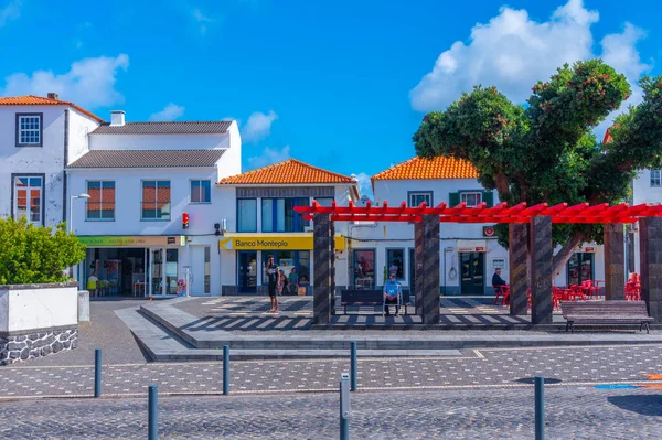 Madalena, Portekiz, 28 Haziran 2021: Portekiz 'in Madalena kentinin kıyısı Pico Adası, Azores.