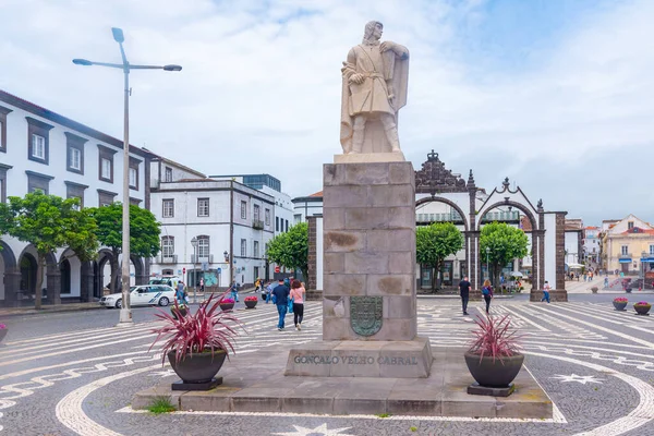 Ponta Delgada, Portekiz, 25 Haziran 2021: Portekiz 'deki Ponta Delgada kasabasında Goncalo Velho Cabral heykeli.
