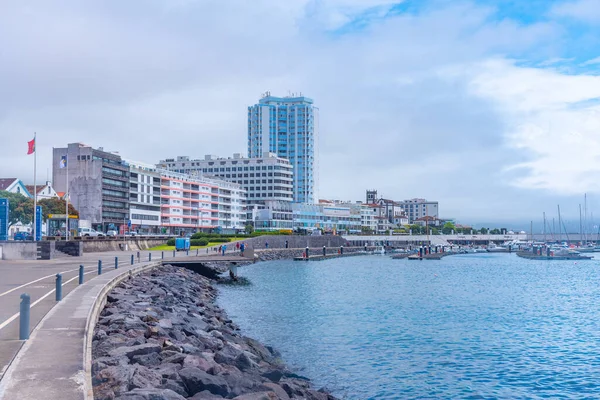 Ponta Delgada, Portekiz, 25 Haziran 2021: Portekiz 'in Ponta Delgada kenti Sao Miguel, Azores.