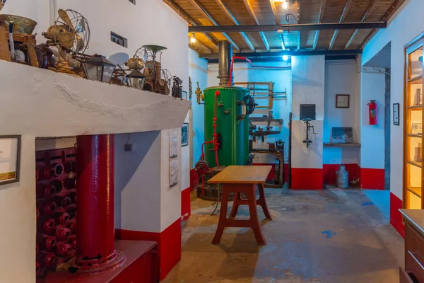 Sao Miguel, Portekiz, 24 Haziran 2021: Portekiz 'deki Sao Miguel Adası' ndaki Gorreana çay fabrikasının içindeki makine.