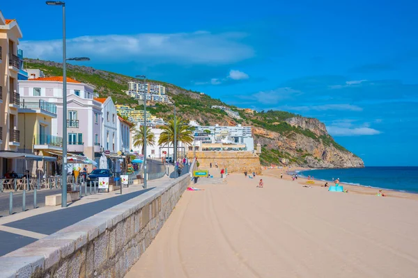 Sesimbra, Portekiz, 21 Haziran 2021: Portekiz kıyı kasabası Sesimbra 'da Forte de Santiago.