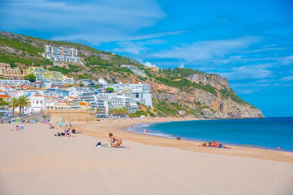 Sesimbra, Portekiz, 21 Haziran 2021: Portekiz kıyı kasabası Sesimbra 'da Forte de Santiago.