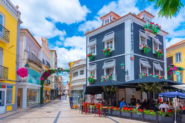 Setubal, Portekiz, 21 Haziran 2021: Portekiz 'in Setubal kasabasındaki Dar Sokak.