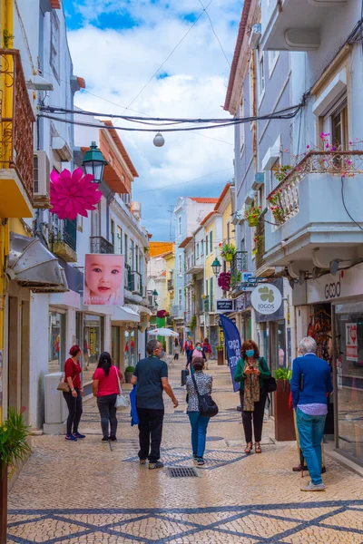 Setubal, Portekiz, 21 Haziran 2021: Portekiz 'in Setubal kasabasındaki Dar Sokak.