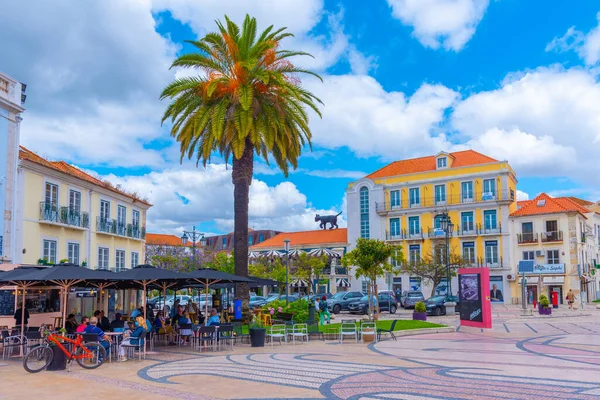 Setubal, Portekiz, 21 Haziran 2021: Portekiz 'in Setubal kentindeki eski kasabada Praca de Bocage Meydanı.