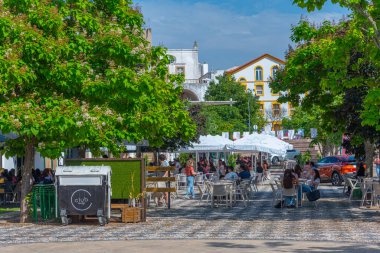 Portalegre, Portekiz, 15 Haziran 2021: Portekiz 'in Portalegre kentindeki ticaret caddesi.
