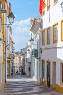 Portalegre, Portekiz, 15 Haziran 2021: Portekiz 'in Portalegre kentindeki ticaret caddesi.