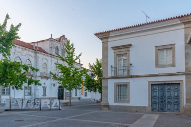 Evora, Portekiz, 15 Haziran 2021, Evora, Portekiz 'deki Praca do Sertorio Meydanı' nda sabah.