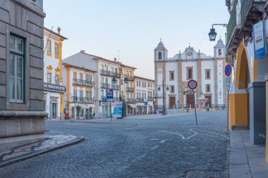 Evora, Portekiz, 15 Haziran 2021: Evora Portekiz 'deki Sao Antao Kilisesi