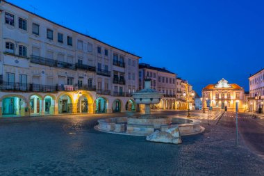 Evora, Portekiz, 15 Haziran 2021, Evora, Portekiz 'deki Evora do Giraldo Meydanı' nda sabah.