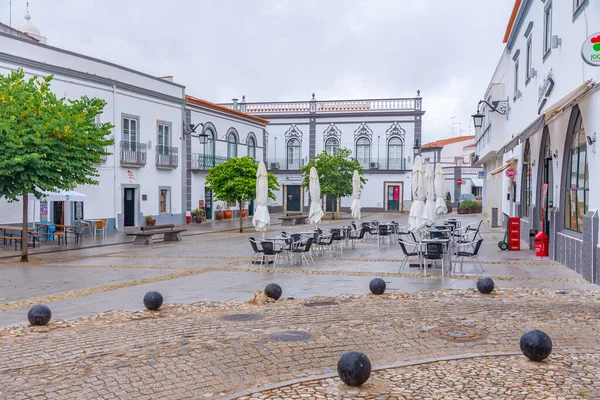 Serpa, Portekiz, 17 Haziran 2021: Portekiz 'in Serpa kentinin ana meydanı.