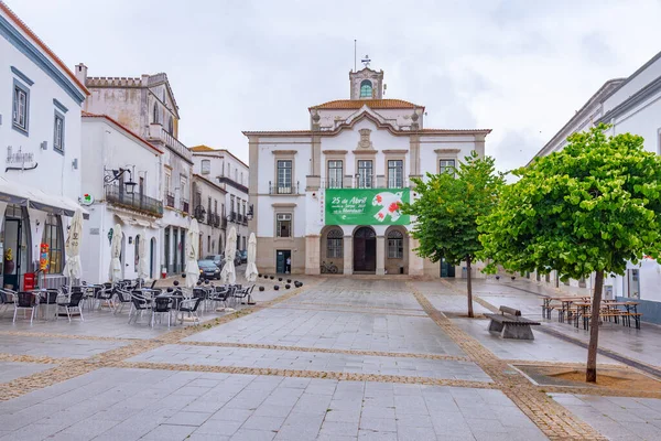 Serpa, Portekiz, 17 Haziran 2021: Portekiz 'in Serpa kentinin ana meydanı.