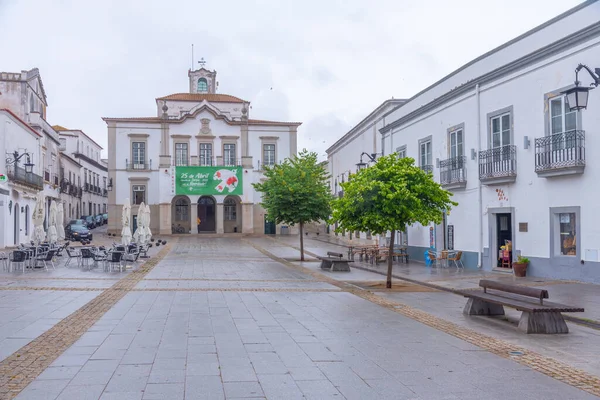 Serpa, Portekiz, 17 Haziran 2021: Portekiz 'in Serpa kentinin ana meydanı.