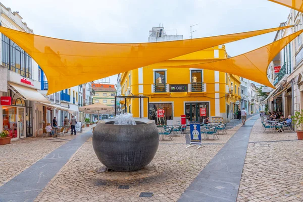 Beja, Portekiz, 17 Haziran 2021: Portekiz 'in Beja kentindeki ticaret caddesi.