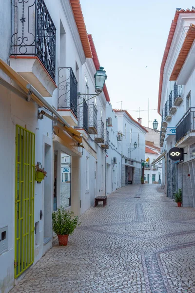 Moura, Portekiz, 16 Haziran 2021: Portekiz 'in Moura kentindeki ticaret caddesi.