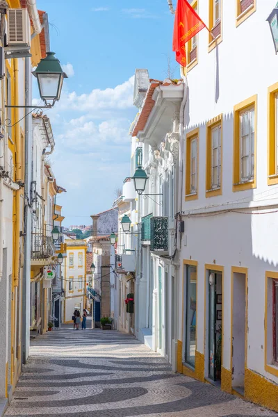 Portalegre, Portekiz, 15 Haziran 2021: Portekiz 'in Portalegre kentindeki ticaret caddesi.