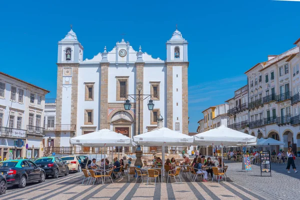 Evora Portugal Juni 2021 Folk Nyter Soldag Praca Giraldo Square – stockfoto