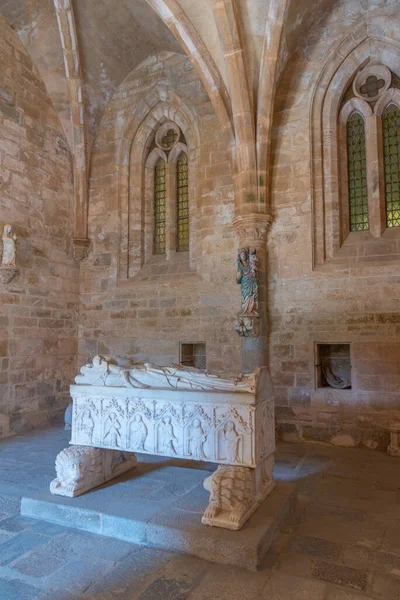 Evora, Portekiz, 14 Haziran 2021: Evora Portekiz katedralindeki mezar