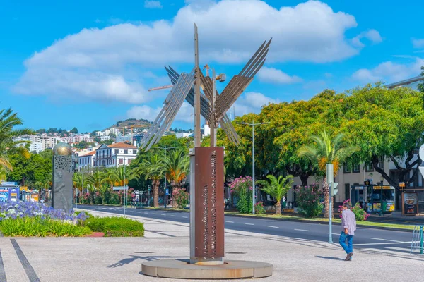 Funchal, Portekiz, 13 Haziran 2021: Nelson Mandela Parkı Portekiz 'in Funchal kasabası.
