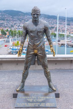 Funchal, Portekiz, 12 Haziran 2021: Portekiz 'in Funchal kentindeki Cristiano Ronaldo Heykeli.