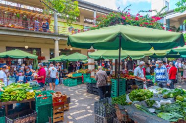 Funchal, Portekiz, 12 Haziran 2021: Portekiz 'in Funchal kasabasında Mercado dos Lavradores.
