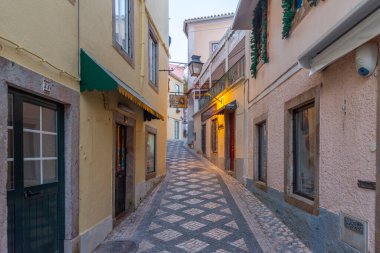 Sintra, Portekiz, 28 Ekim 2021: Portekiz Sintra Portekiz 'in renkli caddesi