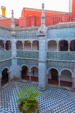 Sintra, Portekiz, 26 Ekim 2021: Pena, Sintra Portekiz 'deki ulusal sarayın avlusu