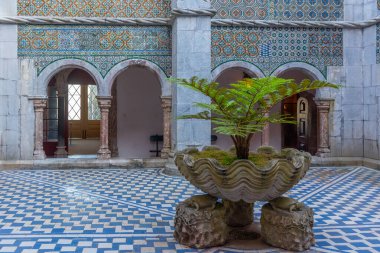 Sintra, Portekiz, 26 Ekim 2021: Pena, Sintra Portekiz 'deki ulusal sarayın avlusu