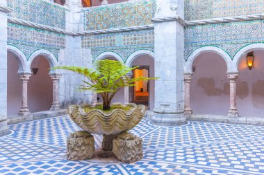 Sintra, Portekiz, 26 Ekim 2021: Pena, Sintra Portekiz 'deki ulusal sarayın avlusu