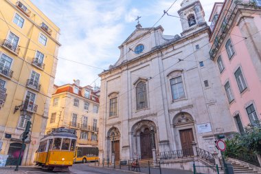 Lizbon, Portekiz, 25 Ekim 2021: Lizbon, Portekiz 'deki Aziz Anthony Kilisesi' nin Gündoğumu.