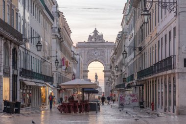 Lizbon, Portekiz, 25 Ekim 2021: Lizbon, Portekiz 'de rua augusta' nın gündoğumu..