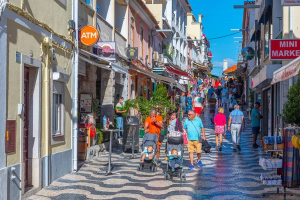 Cascais Portugal Outubro 2021 Pessoas Passeiam Pelas Ruas Estreitas Cascais — Fotografia de Stock