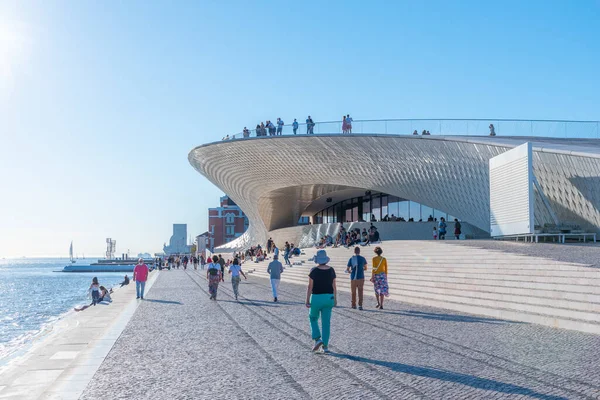 Lisboa Portugal Octubre 2021 Gente Está Paseando Frente Museo Arte —  Fotos de Stock