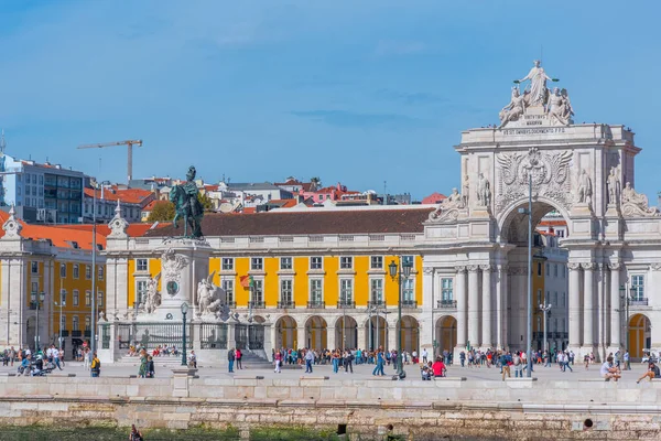 Lisboa Portugal Octubre 2021 Gente Está Pasando Por Praca Comercio — Foto de Stock