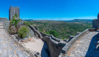 Portekiz 'in Sortelha kasabasındaki kale.