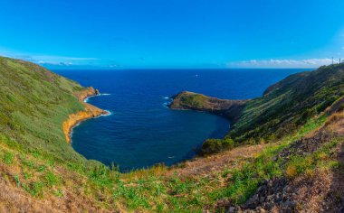 Portekiz, Azores 'deki Faial Adası' ndaki Monte de Guia Koyu.