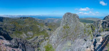 Portekiz 'deki Serra da Estrela doğal parkının Rocky manzarası